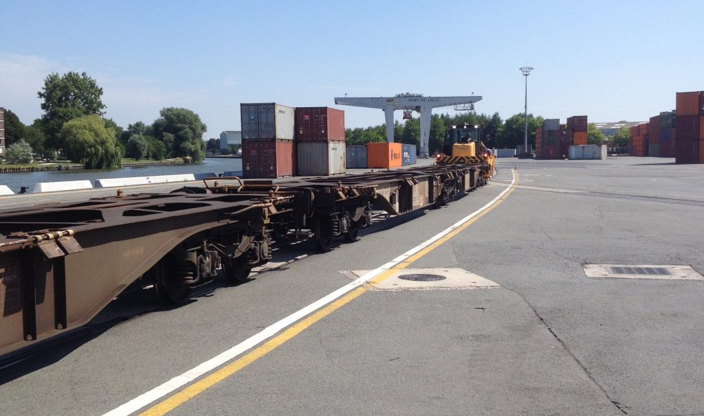 B-track 24 pour le mouvement de wagons de conteneurs