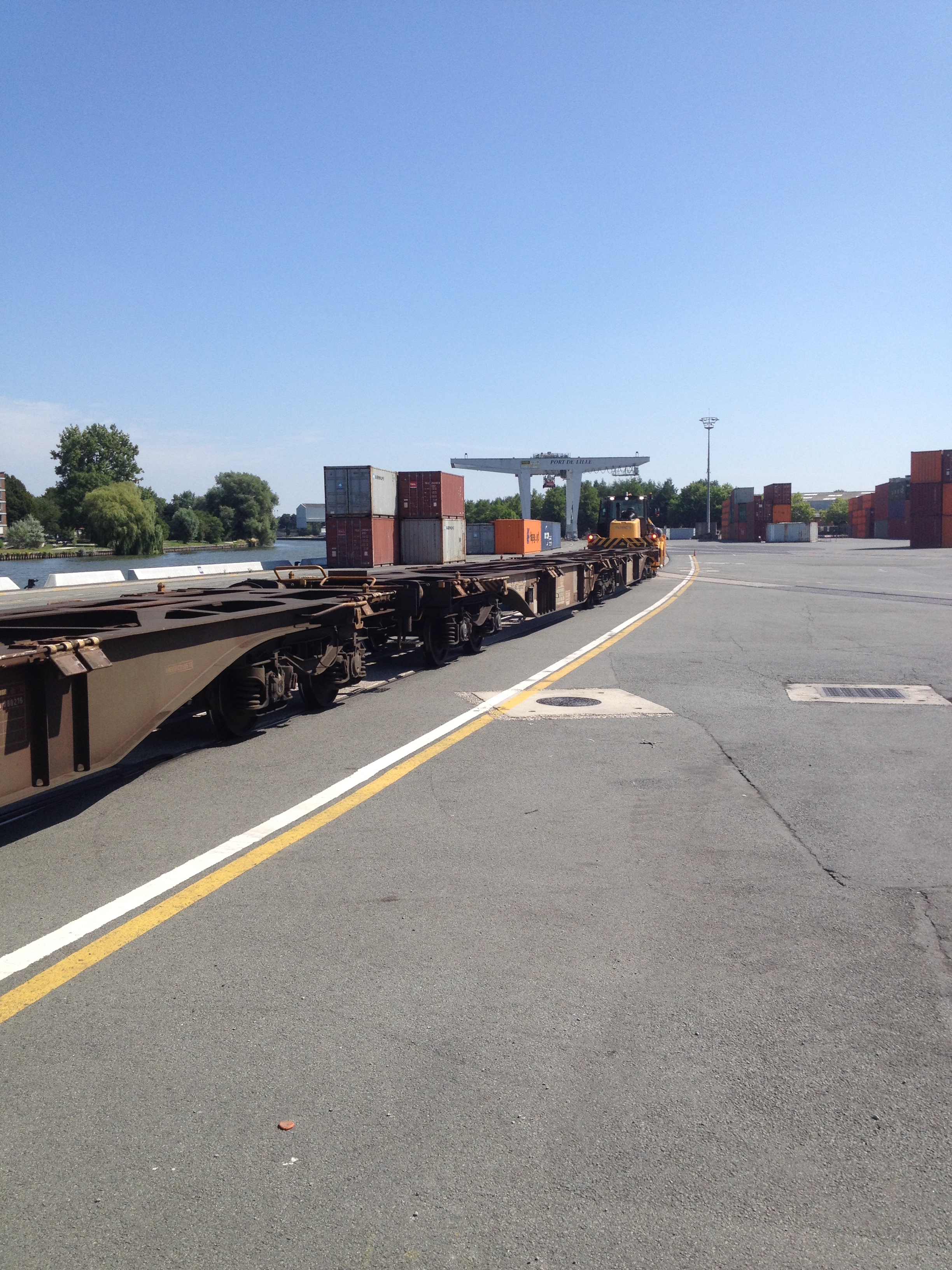 B-track+d%C3%A9place+des+wagons+pour+conteneurs